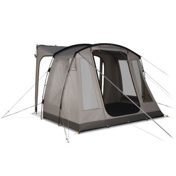 Predprostor Kampa Waypoint Low z odprtimi vhodi in zastrtimi zavesami.